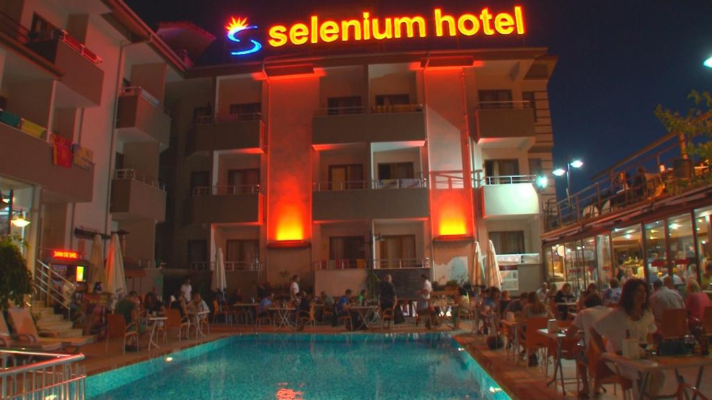 SELENIUM HOTEL